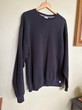 Russell Athletic Black Crewneck Sweatshirt with Blue/Red Logo Tag Mens XL Comfy